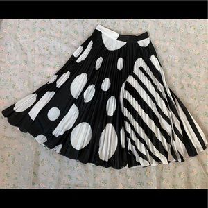 Black and White pleated Rachel Antanoff B&V skirt